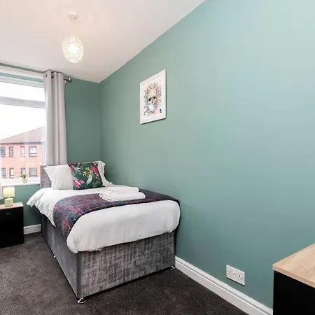 Holiday home Town Centre & The Comforts!