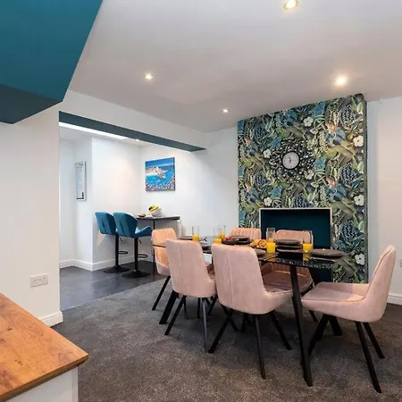 Town Centre & The Comforts! Holiday home *