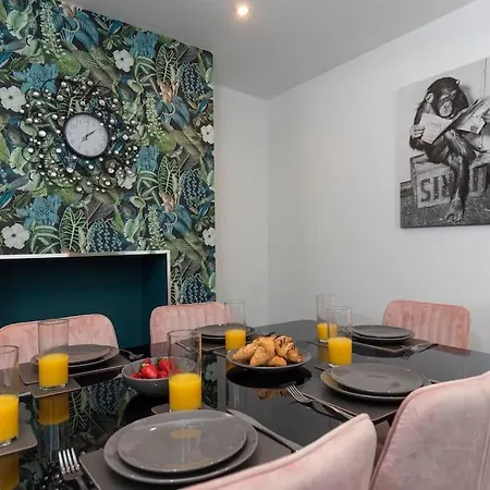Town Centre & The Comforts! Holiday home